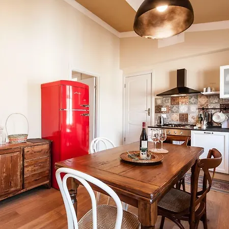 Lejlighed Affordable With A View In The Heart Of